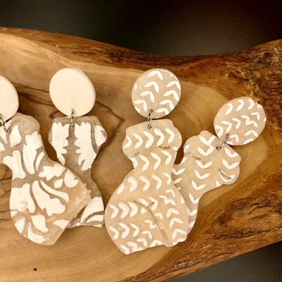 Handmade Clay Earrings | Forms of a Woman Silhouette | Translucent Lace - Picture 6 of 10